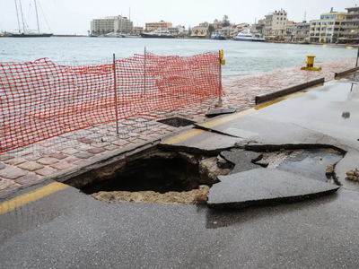Κακοκαιρία: Αμέτρητες καθιζήσεις, κατολι...