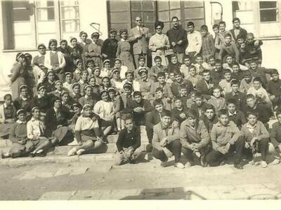 Αχαϊα: Επιστροφή στα … ξύλινα θρανία του...