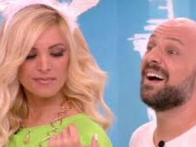 Η Καινούργιου απαγγέλλει ποιήματα για τη...