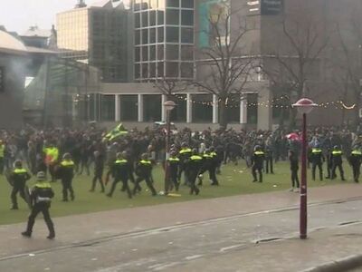 Ολλανδία: Χιλιάδες διαδηλωτές στο Άμστερ...