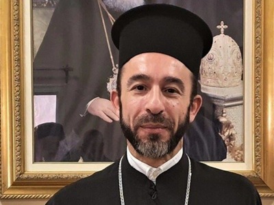 Μπέρδεψαν Μητροπολίτη με τον πατέρα Αντώ...