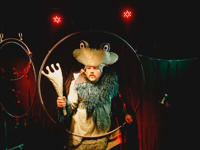 "Η Ωραία Κοιμωμένη το'σκασε!".