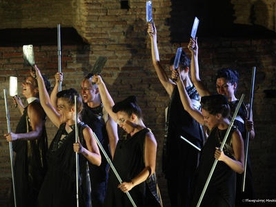Πάτρα: Πάνω από 700 Πατρινοί χειροκρότησαν την παράσταση "Βάκχες" στο Αρχαίο Ωδείο