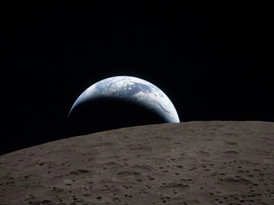 H Σελήνη επισκιάζει πλήρως τον Ήλιο. Παρ...