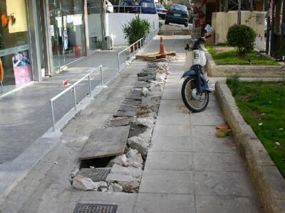 Έφοδος Ρομά στα Καμίνια - Δεν έχουν αφήσ...