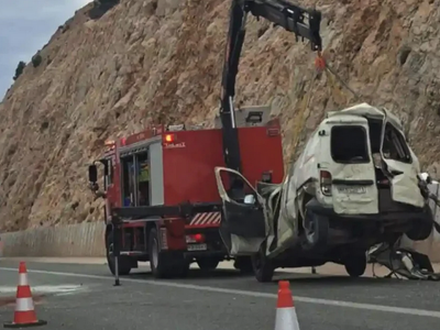 Τροχαίο στα Μέγαρα: Συγκρούστηκαν δύο φο...