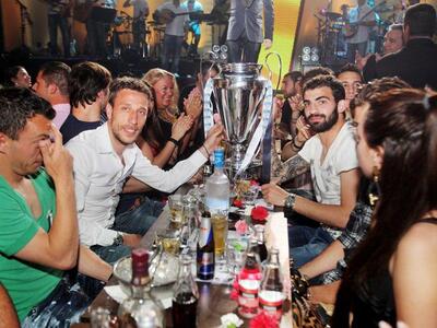 Καρέ καρέ το γλέντι για την ΑΕΚ - Δείτε ...