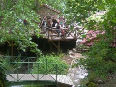 Το Ελληνικό χωριό πρότυπο που δεν το άγγ...