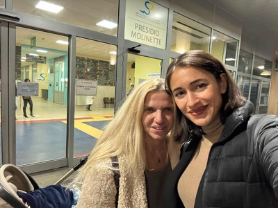 Κασσελάκης και Ευρωπαίοι Δημοκράτες δίπλ...