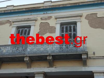 Πτώση σοβάδων από το υπέροχο νεοκλασικό ...