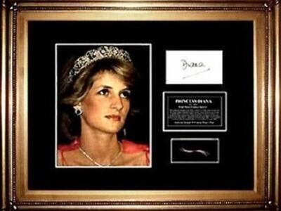 Mακάβρια δημοπρασία- Πωλείται μια τούφα ...