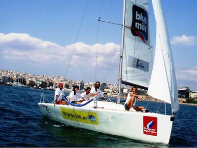 Ιστιοπλοϊκός αγώνας τριγώνου από το Ναυτ...