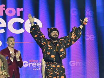 Akylas: Ποιος είναι ο εκκεντρικός τραγου...