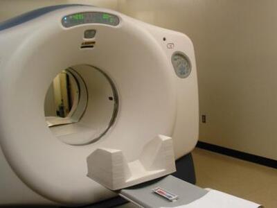 Μαγνητικός τομογράφος συνθλίβει μεταλλικ...