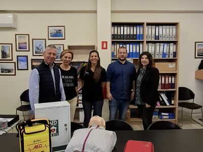 Απέκτησε απινιδωτή η Διεύθυνση Πρωτοβάθμιας Εκπαίδευσης Αχαΐας(ΦΩΤΟ) | Molonoti News