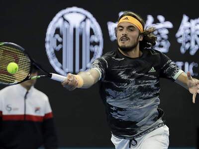 Ο Τσιτσιπάς νίκησε τον Ζβέρεφ και πήγε τελικό