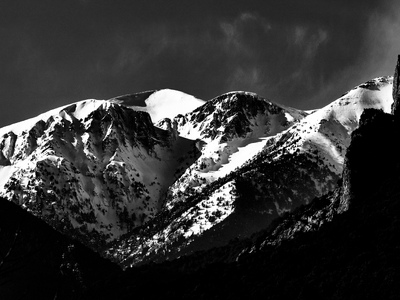 Έπεσαν τα πρώτα χιόνια σε Όλυμπο, Καϊμακ...