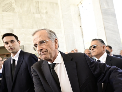 Σε κλίμα οδύνης το τελευταίο αντίο στη Λ...