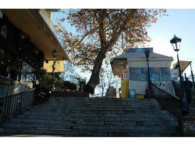 Πάτρα: Πιο καλά στα σκοτεινά… Στις σκάλε...