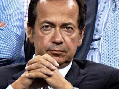 Τζον Πόλσον: Αυτός είναι ο άνθρωπος που ...