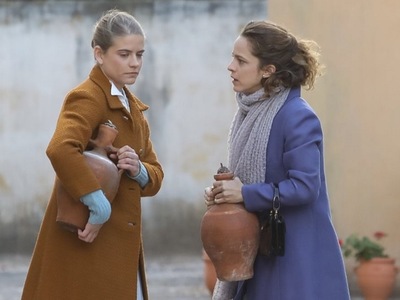 Άγριες Μέλισσες: Μια μάχη σώμα με σώμα γ...