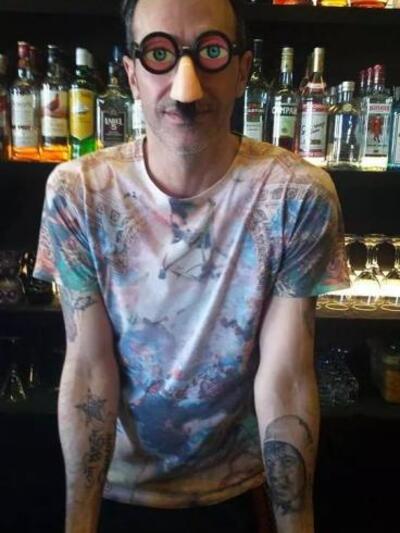 Αγνώριστος ο Αντώνης Βικάτος στο talks