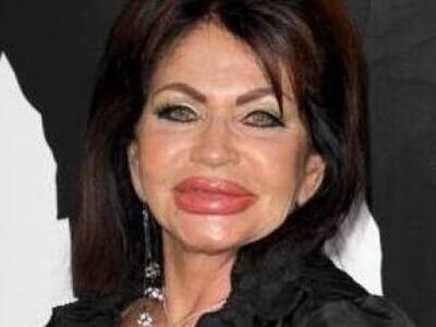 Aπίστευτο: Είναι 90 χρόνων και είναι η μ...