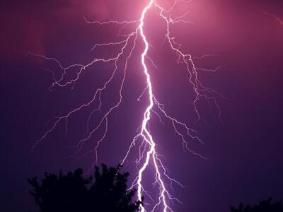 Πάνω από 25.000 κεραυνοί έπεσαν χθες μέχ...