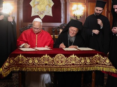 Μηνύματα ενότητας από Πάπα και Οικουμενι...