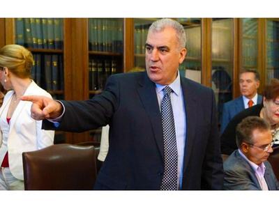 Οδηγοί φορτηγών κατέλαβαν το γραφείο Ρέπ...