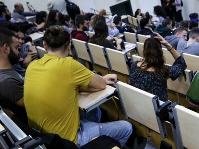 Κορωνοϊός: Οι Έλληνες φοιτητές κάνουν λι...