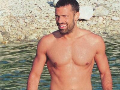 Βουτιές στο Μεγανήσι για τον Κωνσταντίνο...