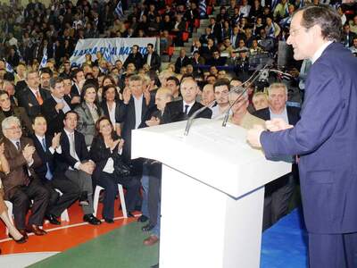 Πάτρα: Eξοργισμένοι Καλεντζώτη και Αϊβαλ...