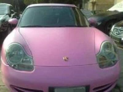 Η ροζ porsche της Τζούλιας στις μικρές αγγελίες!