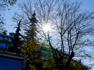 Καιρός αύριο: Με ζέστη και υγρασία στις ...