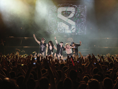 Φεστιβάλ  με Scorpions  και Μικρούτσικο