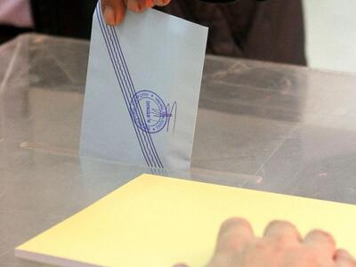 Σταθερό προβάδισμα 4,5% στον ΣΥΡΙΖΑ δίνε...