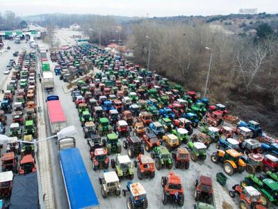 Κομοτηνή: Καπνογόνα, αυγά, καφέδες και χ...