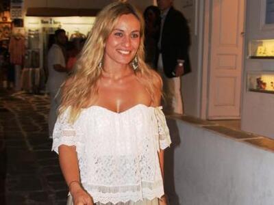 Η Ελεονώρα Μελέτη με καυτό μπικίνι κρεμα...