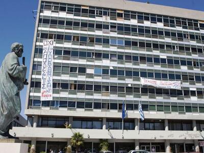 Ελεύθερος 40χρονος που «μοίραζε» πτυχία ...