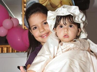 Η Αριάδνη με τη νονά της Δαμιανή Τσαουρδά