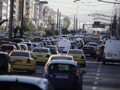Εκπνέει η προθεσμία για τα τέλη κυκλοφορ...