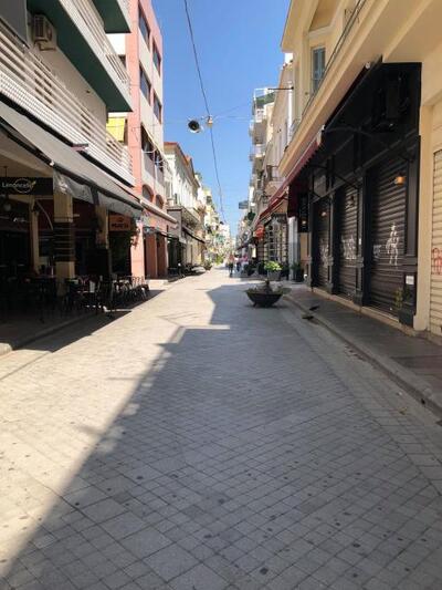 Ακόμη και κεντρικοί πεζόδρομοι ήταν άδειοι