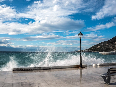 Καιρός: Ισχυρά μελτέμια και υψηλές θερμοκρασίες