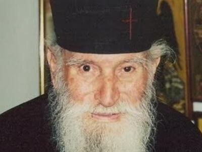 «...πρώτα θα γίνει κάτι που θα γονατίσει...