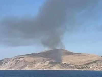 Φωτιά στην Ύδρα σε χωματερή -Τοξικός καπ...