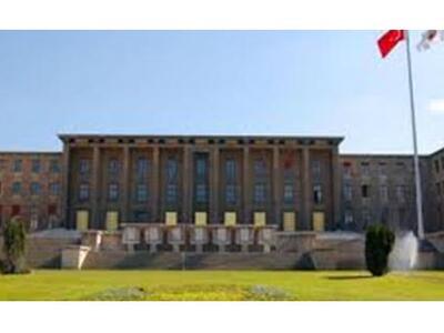 Άνδρας απειλεί να αυτοκτονήσει μπροστά α...