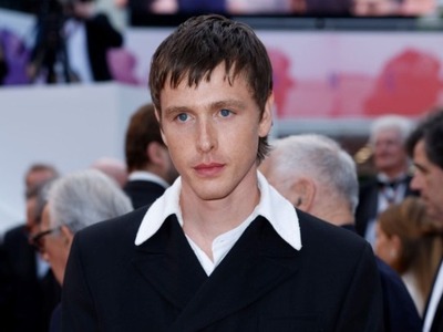 Χάρις Ντίκινσον.