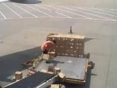 Το βίντεο που σαρώνει: Ο χειρότερος υπάλ...