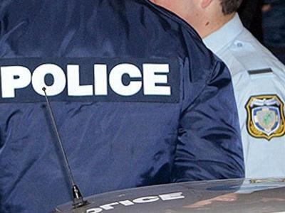 Άντρας απειλεί να ανατιναχτεί στην Παλαιά Βουλή 